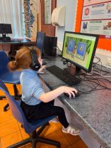 Primary 1 and 2 loving Reading eggs 